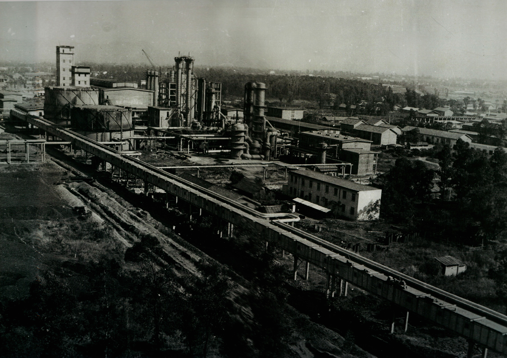 1.建廠初期柳化廠區(qū)一角。.jpg